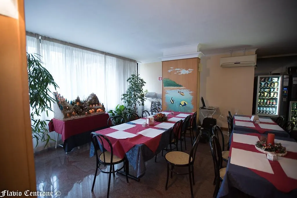Hotel Cristal Bari 3*,